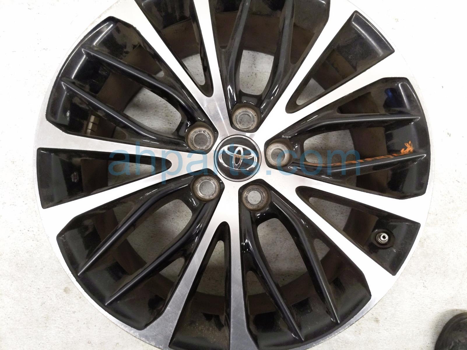 2018 Toyota Camry Front Driver Wheel / Rim 42611 06E10 Replacement 2018 Toyota Camry Front Driver Wheel / Rim 42611 06E10 Replacement thumbnail
