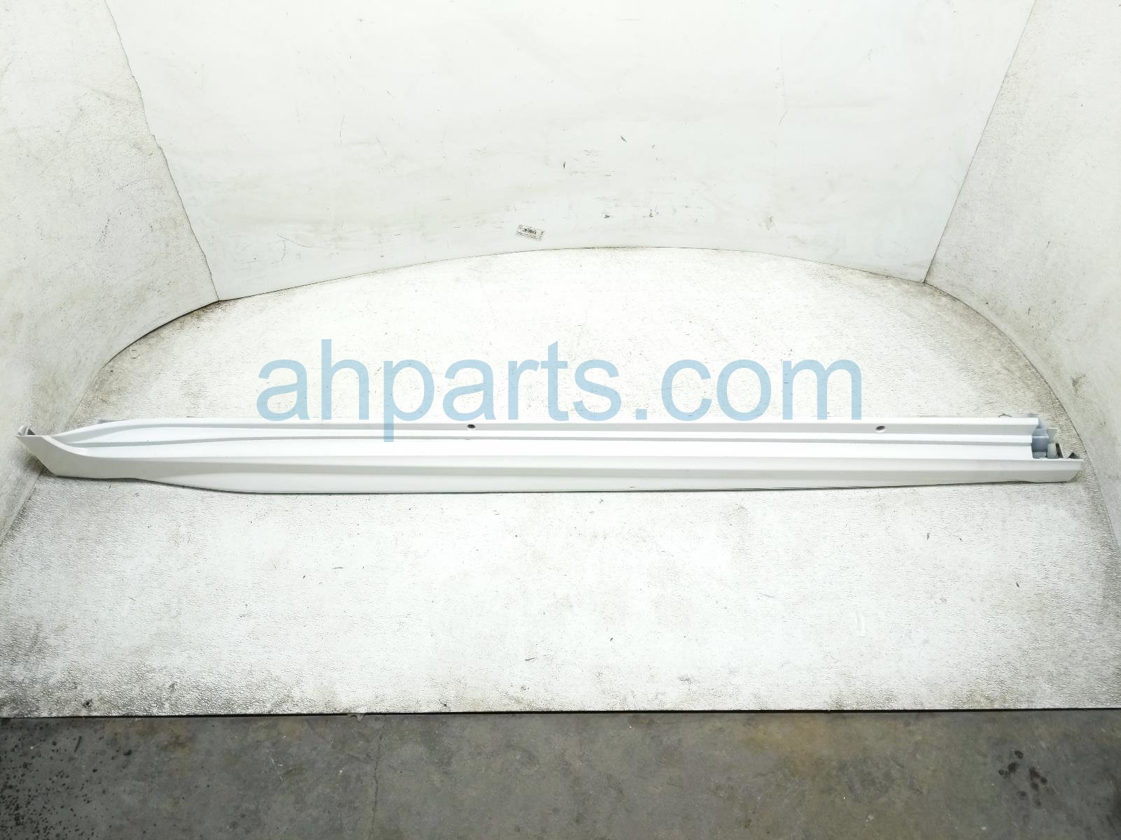 Toyota RH SIDE SKIRT / MOLDING - WHITE SE
