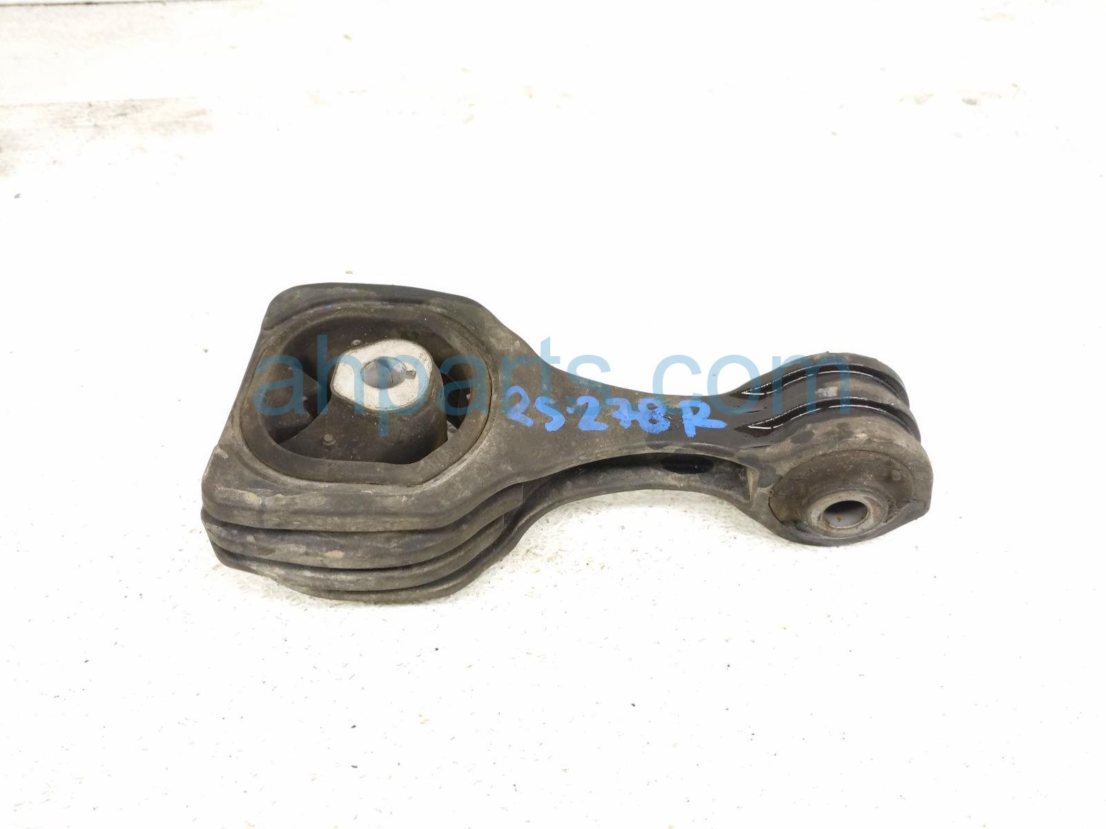 $29 Honda LOWER ENGINE TORQUE ROD MOUNT - 2.0L $29 Honda LOWER ENGINE TORQUE ROD MOUNT - 2.0L