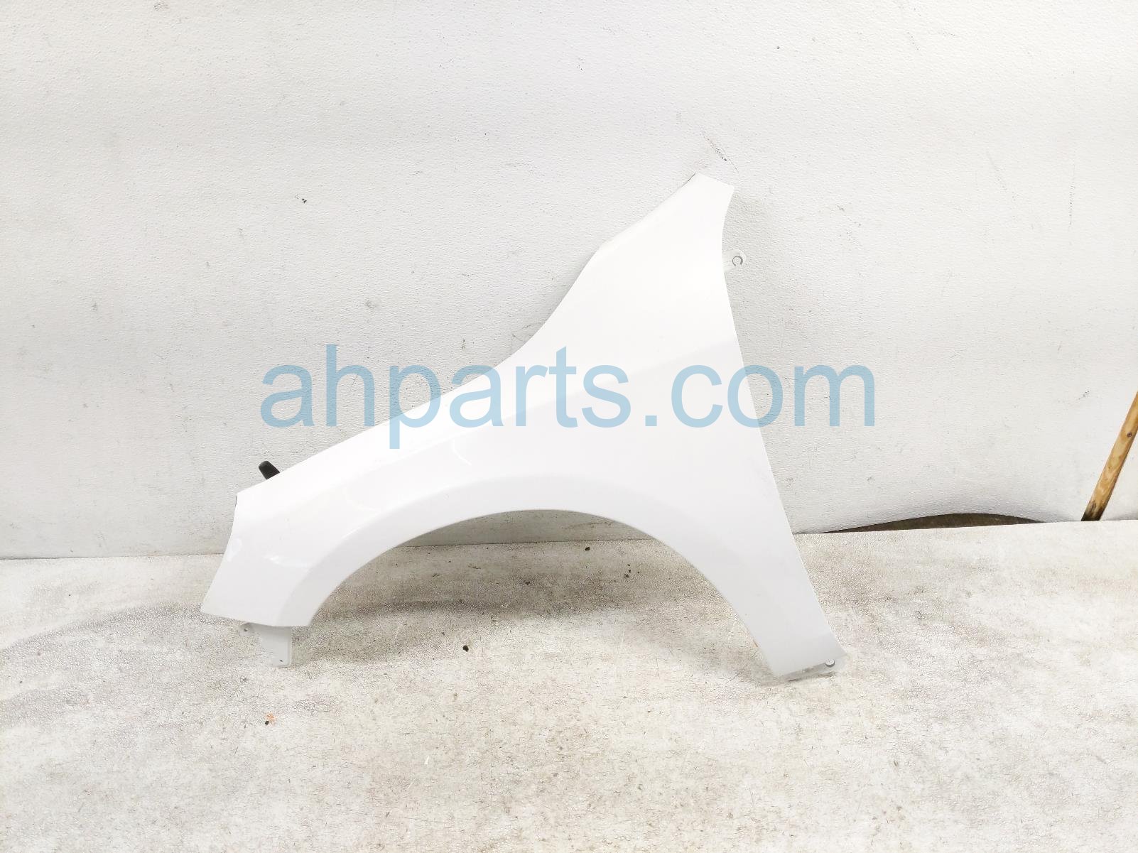 $195 Volvo FR/LH FENDER - WHITE $195 Volvo FR/LH FENDER - WHITE