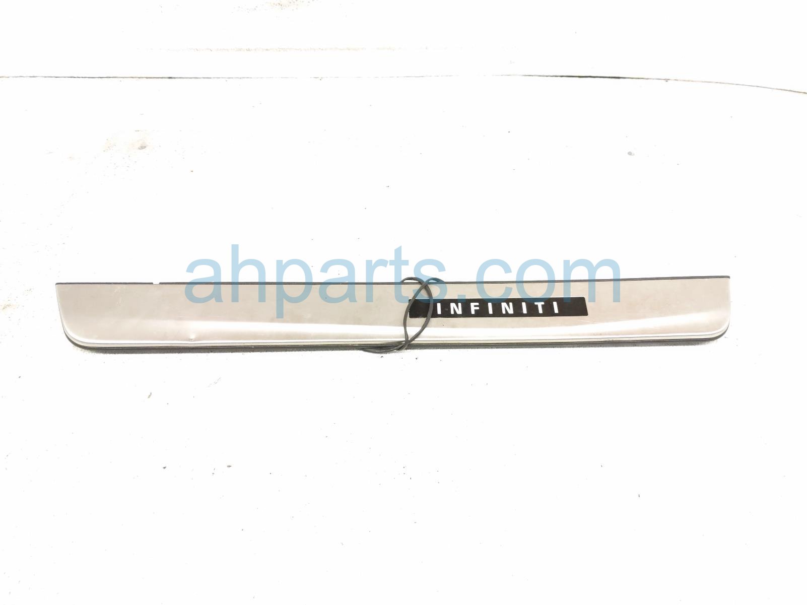 $40 Infiniti FR/LH DOOR SILL PANEL - LED