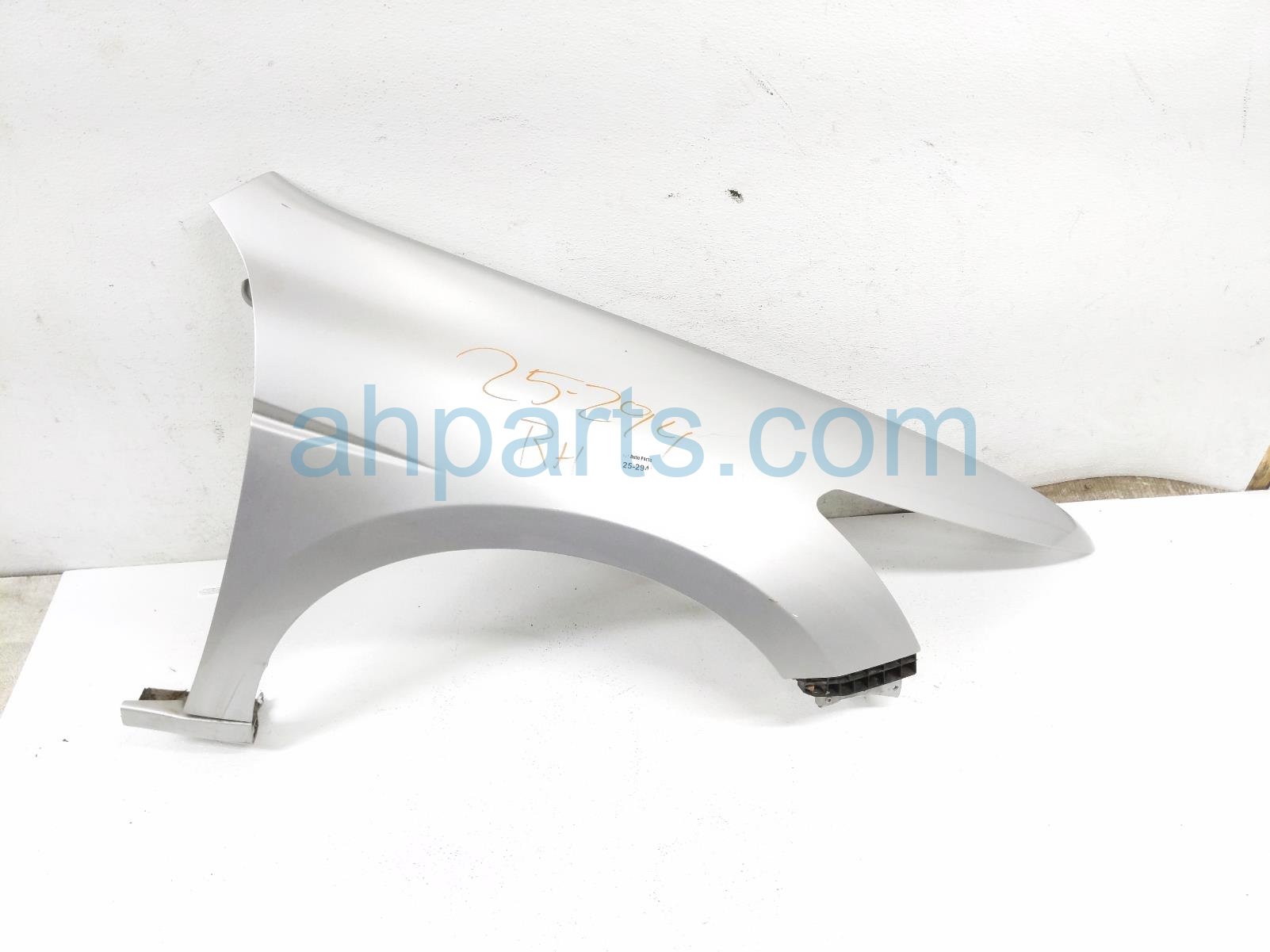 $250 Honda RH FENDER - SILVER $250 Honda RH FENDER - SILVER