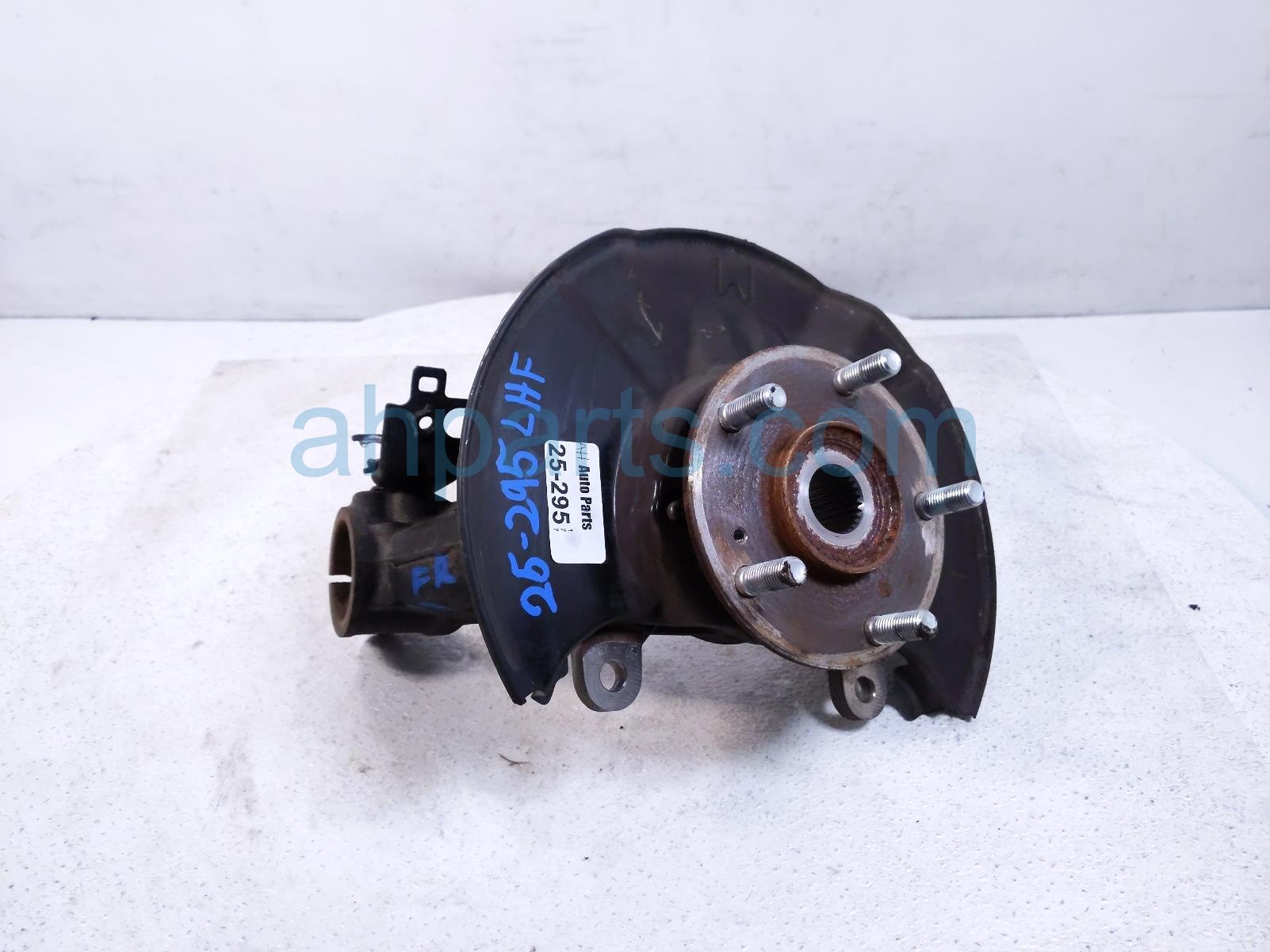 Honda FR/LH SPINDLE KNUCKLE HUB