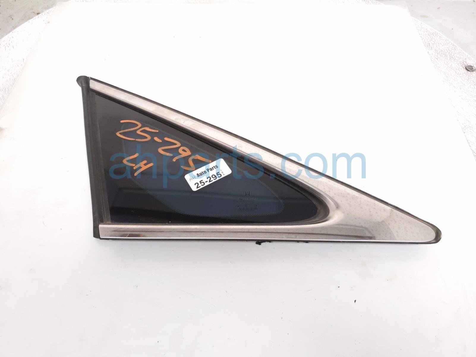 Honda LH QUARTER WINDOW GLASS Honda LH QUARTER WINDOW GLASS