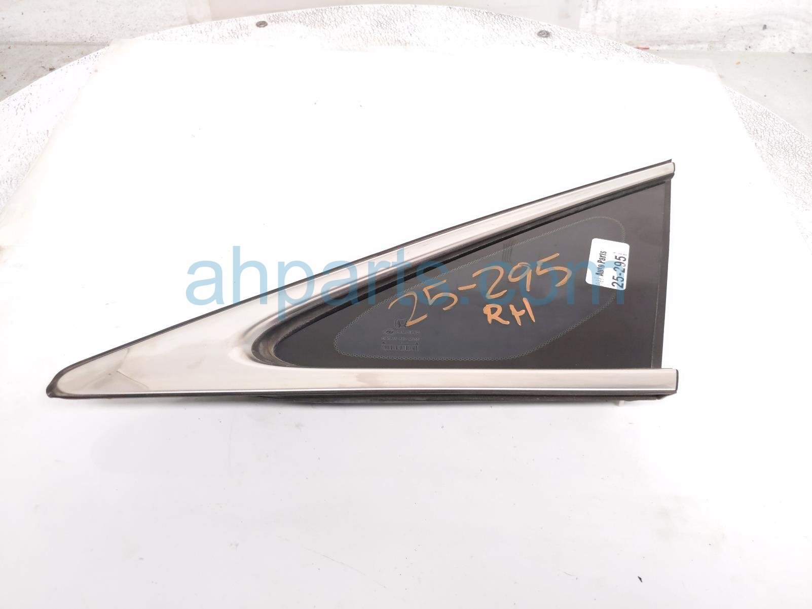 Honda RH QUARTER WINDOW GLASS Honda RH QUARTER WINDOW GLASS