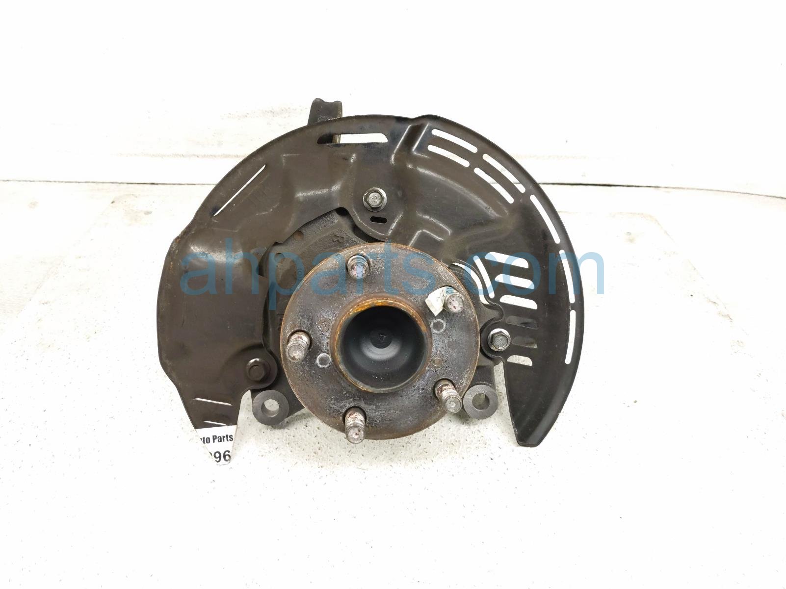 $125 Toyota FR/RH SPINDLE KNUCKLE HUB