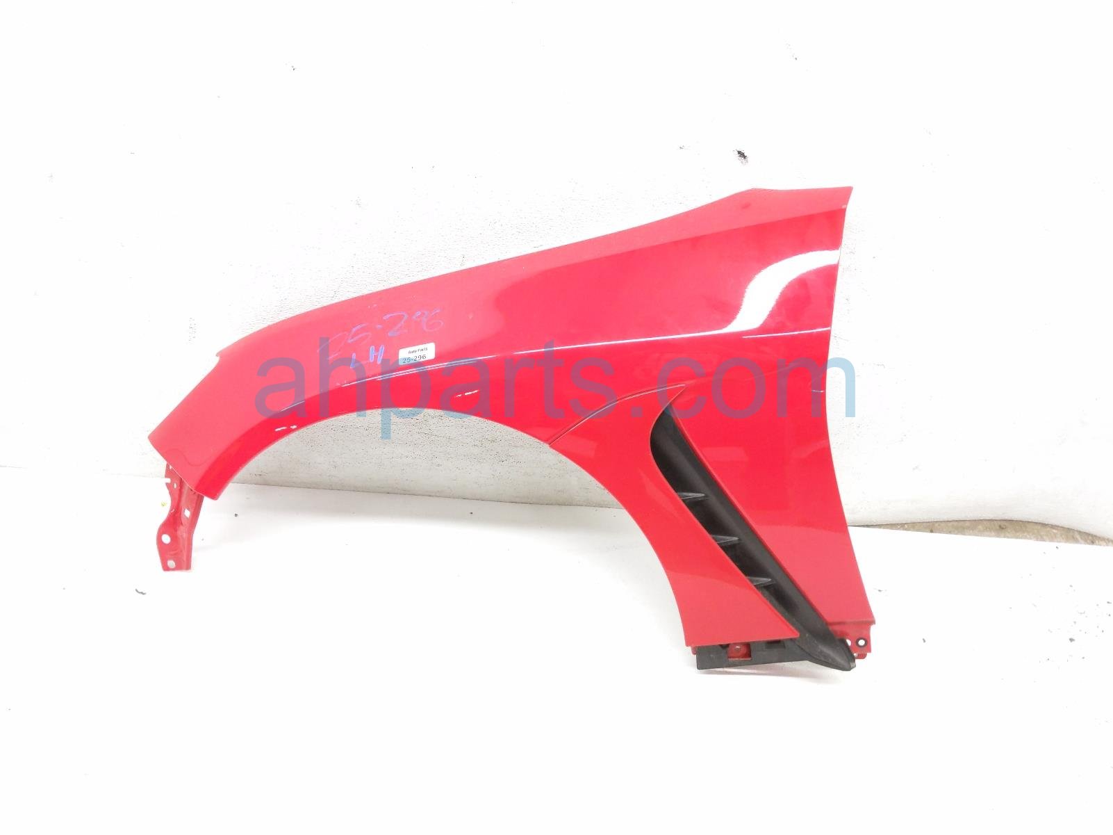 Toyota LH FENDER - RED Toyota LH FENDER - RED