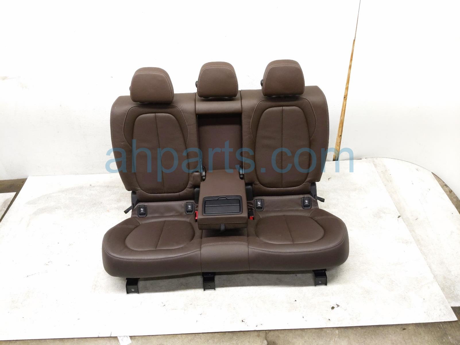 BMW REAR SEAT ASSY - MOCHA LEATHER BMW REAR SEAT ASSY - MOCHA LEATHER