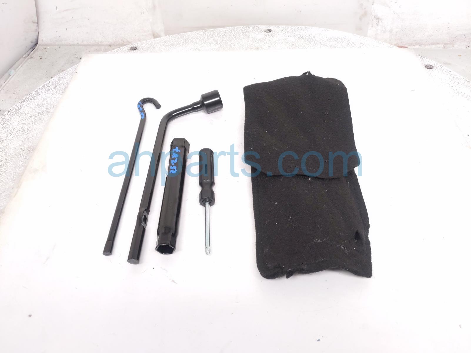 Kia 3 TOOLS W/POUCH Kia 3 TOOLS W/POUCH