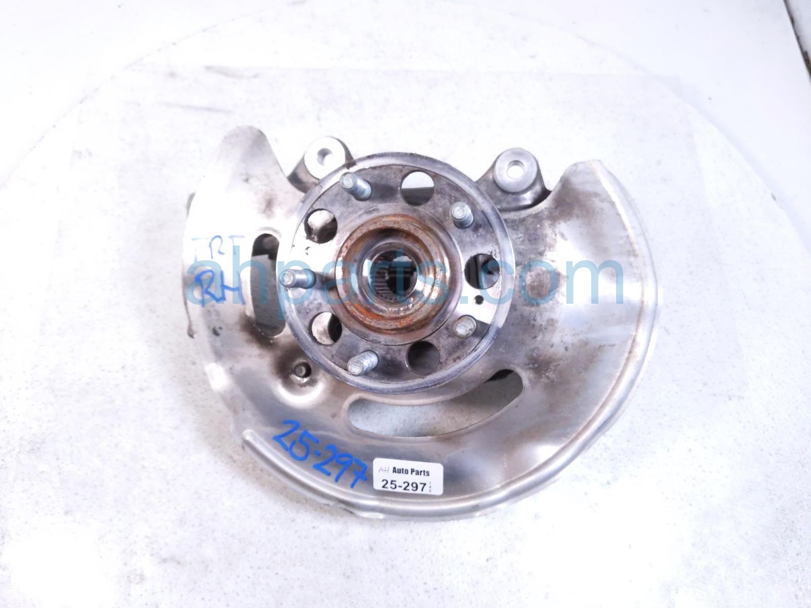 Kia FR/RH SPINDLE KNUCKLE HUB