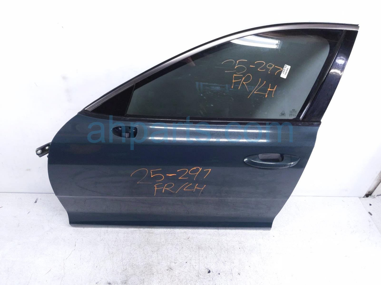 Kia FR/LH DOOR - GREEN - NO MIRROR/TRIM Kia FR/LH DOOR - GREEN - NO MIRROR/TRIM