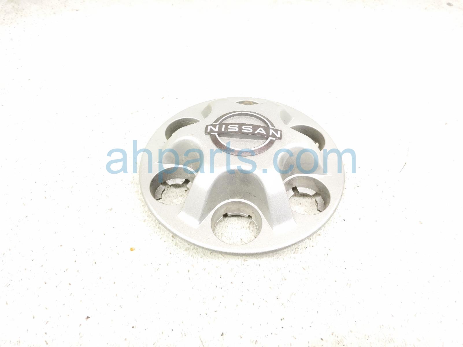 $35 Nissan RR/RH CENTER WHEEL CAP $35 Nissan RR/RH CENTER WHEEL CAP