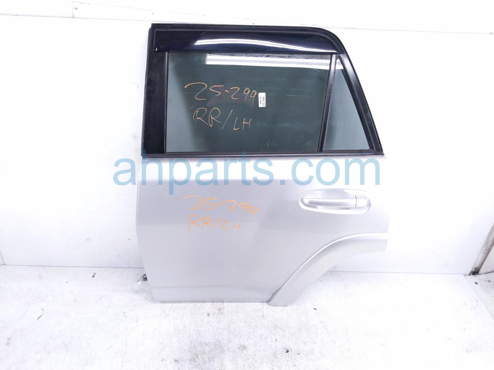 Toyota RR/LH DOOR - SILVER - NO INSIDE TRIM Toyota RR/LH DOOR - SILVER - NO INSIDE TRIM