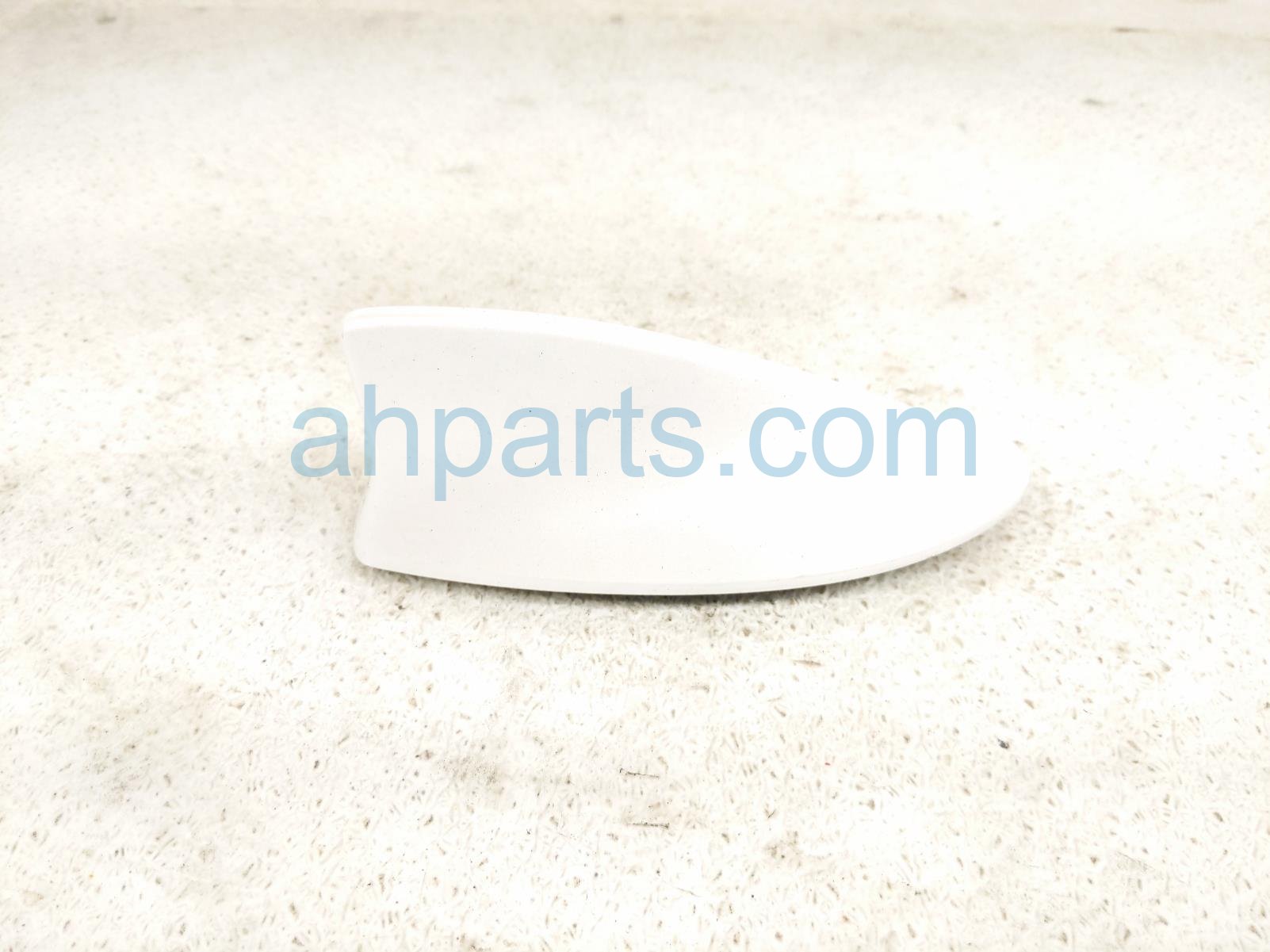 Lexus ANTENNA - ROOF MTD - SHARK FIN WHITE Lexus ANTENNA - ROOF MTD - SHARK FIN WHITE