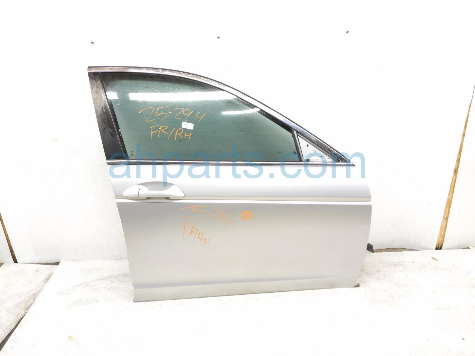 Honda FR/RH DOOR - SILVER - NO MIRROR/TRIM Honda FR/RH DOOR - SILVER - NO MIRROR/TRIM