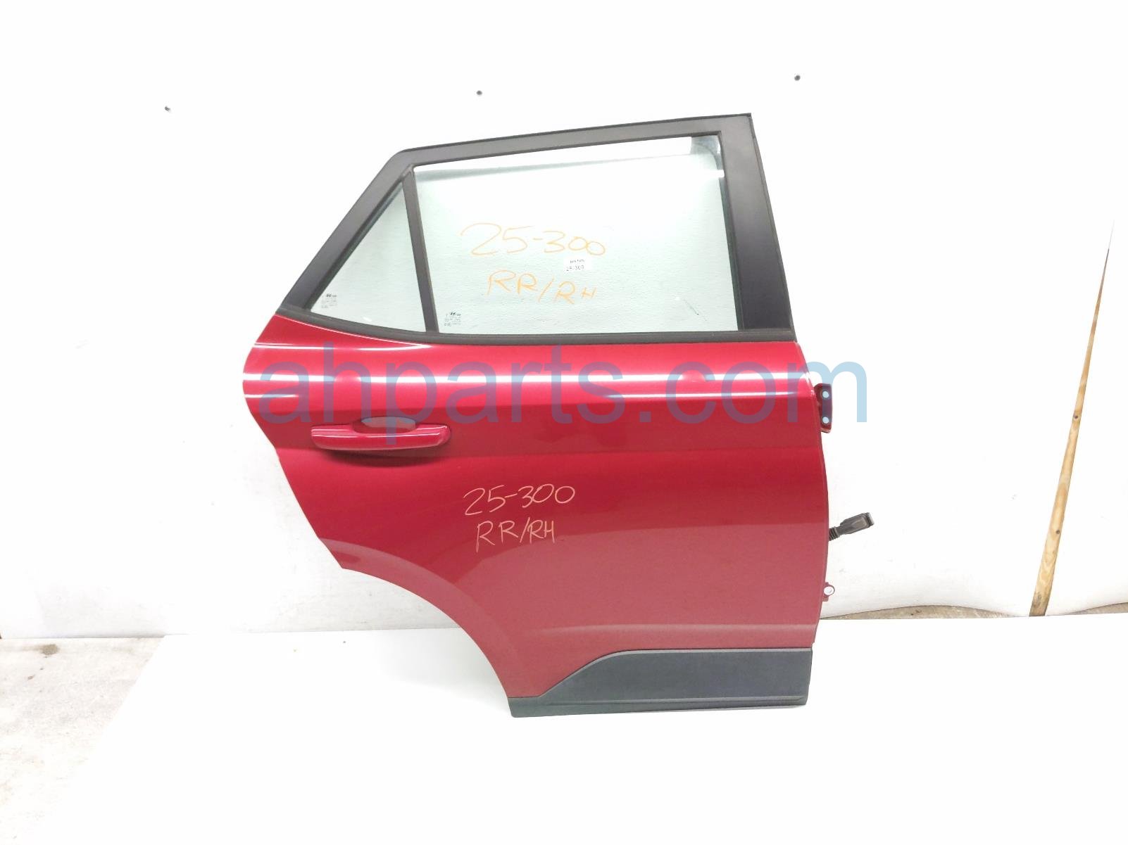 Hyundai RR/RH DOOR - RED - NO INSIDE TRIM Hyundai RR/RH DOOR - RED - NO INSIDE TRIM