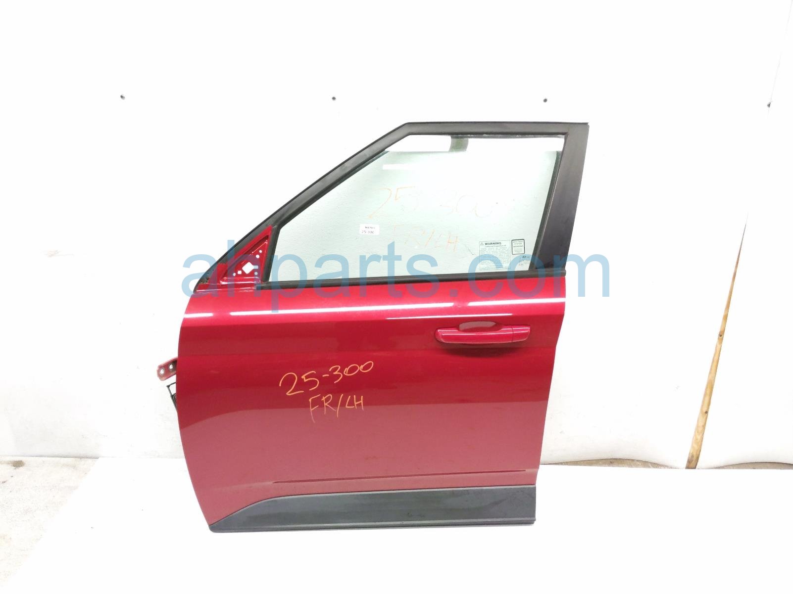 Hyundai FR/LH DOOR - RED - NO MIRROR/TRIM Hyundai FR/LH DOOR - RED - NO MIRROR/TRIM