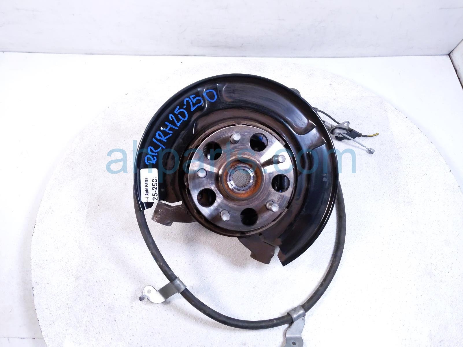 $499 Toyota RR/RH SPINDLE KNUCKLE HUB - AWD