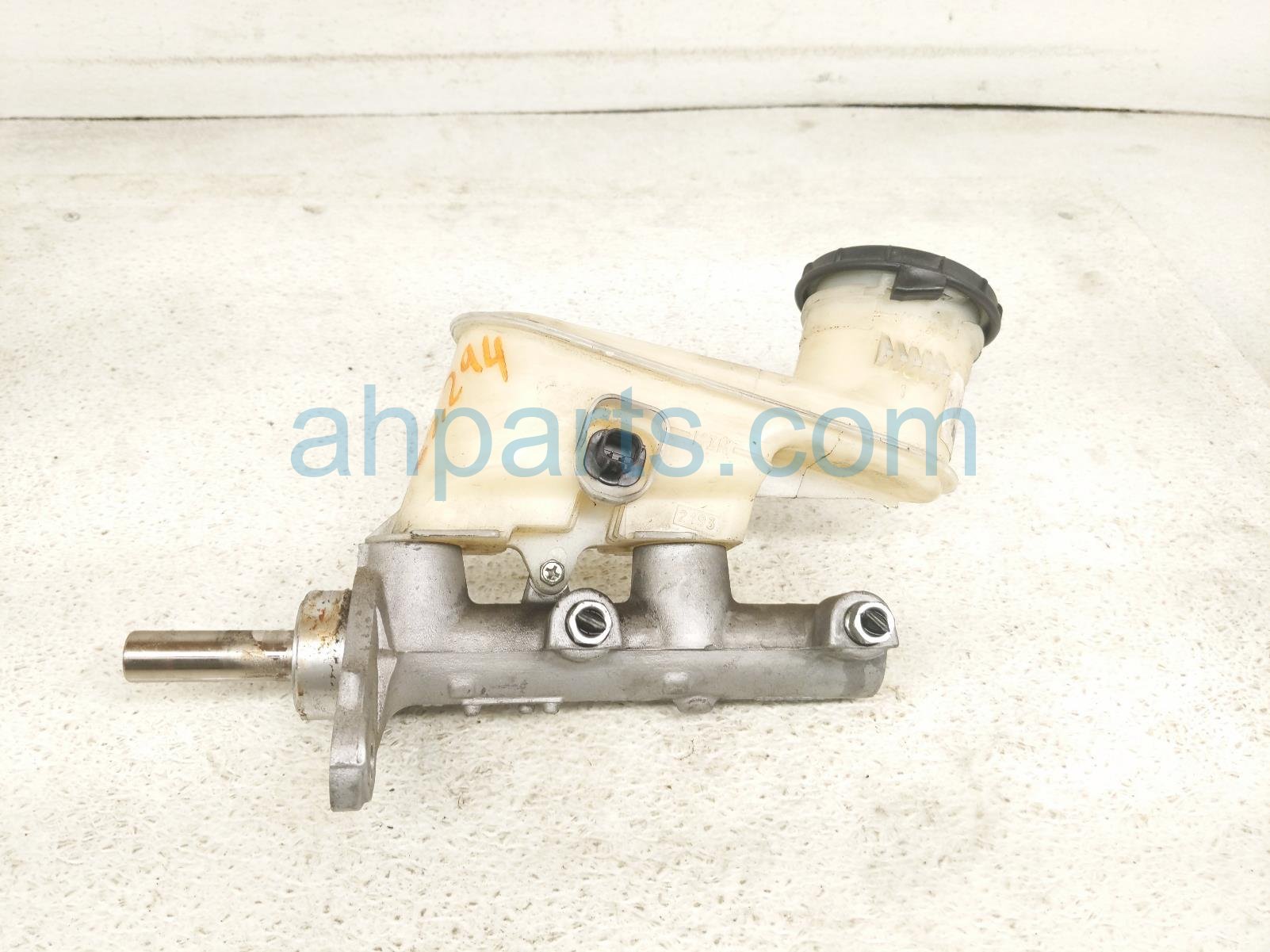 Honda BRAKE MASTER CYLINDER W/RESERVOIR Honda BRAKE MASTER CYLINDER W/RESERVOIR