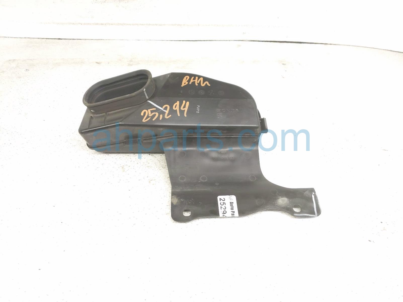 Honda AIR INTAKE RESONATOR BOX - 2.4L Honda AIR INTAKE RESONATOR BOX - 2.4L