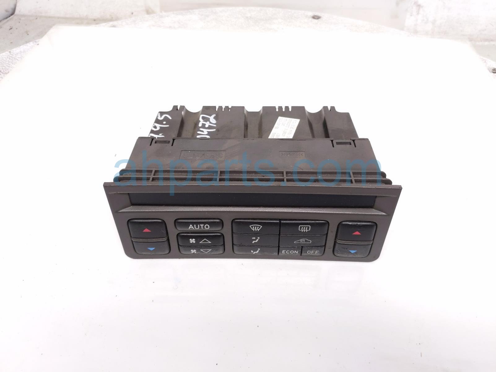 $75 Saab A/C CLIMATE CONTROL- AUTO - ON DASH