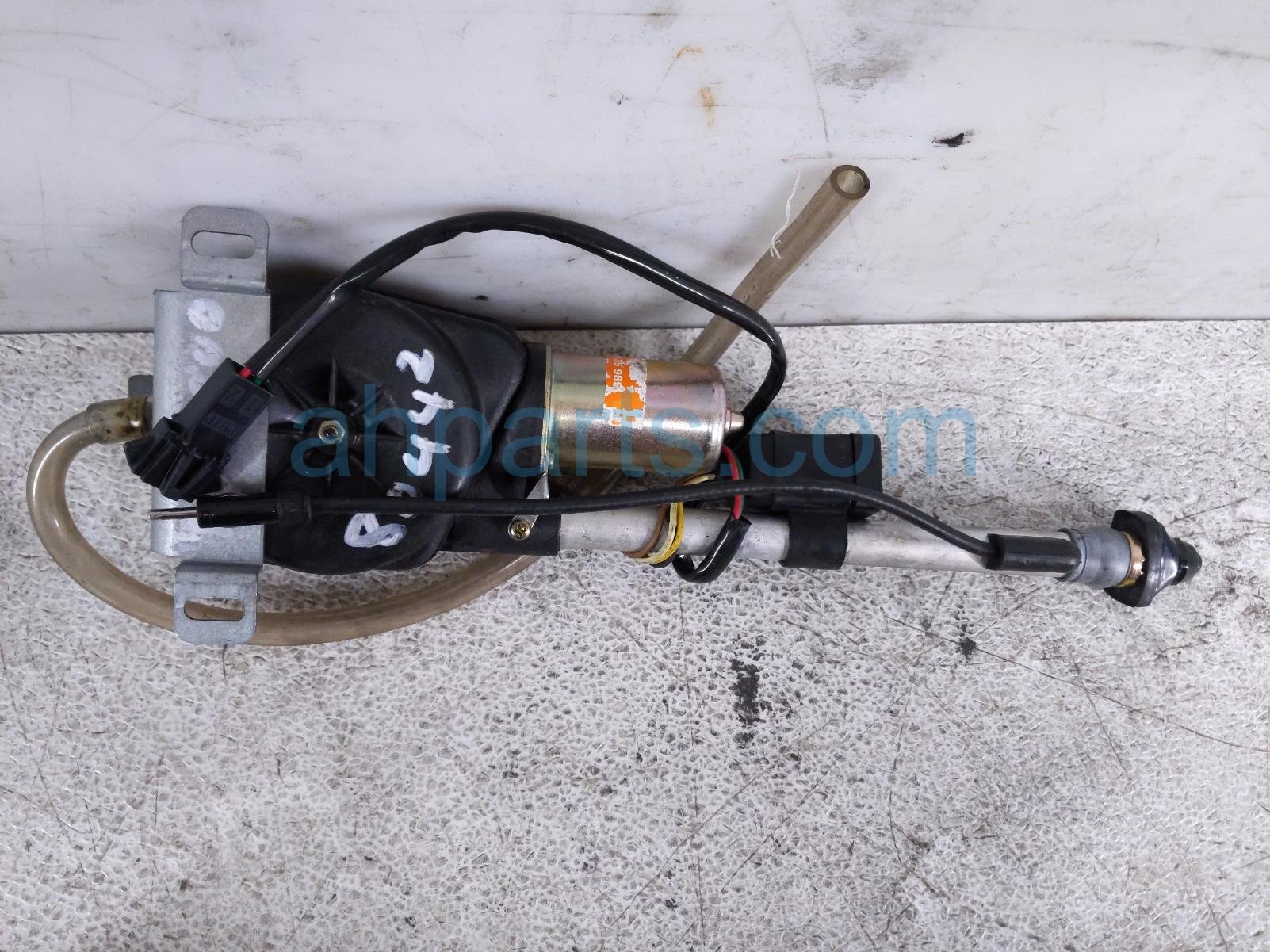 $80 Saab POWER ANTENNA ASSY - GRAY $80 Saab POWER ANTENNA ASSY - GRAY