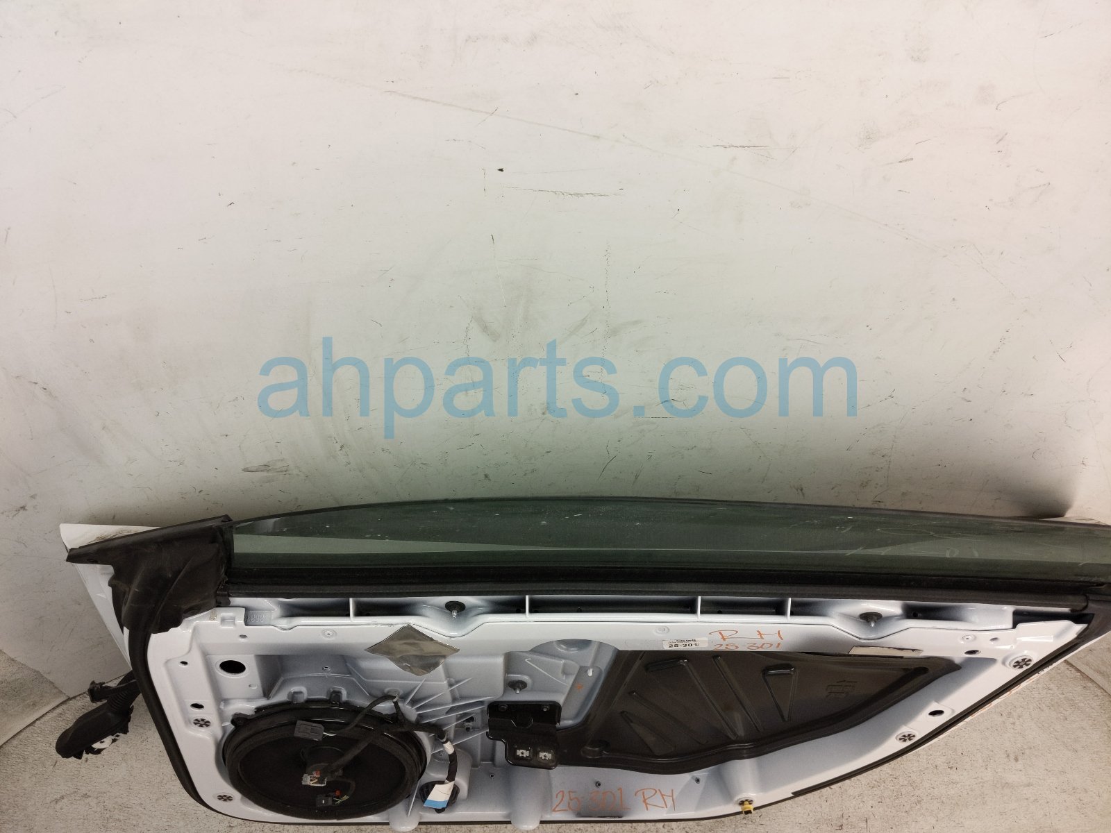 2024 Chevy Corvette Front Passenger Door White No Mirror/trim 85093409 Replacement 2024 Chevy Corvette Front Passenger Door White No Mirror/trim 85093409 Replacement thumbnail