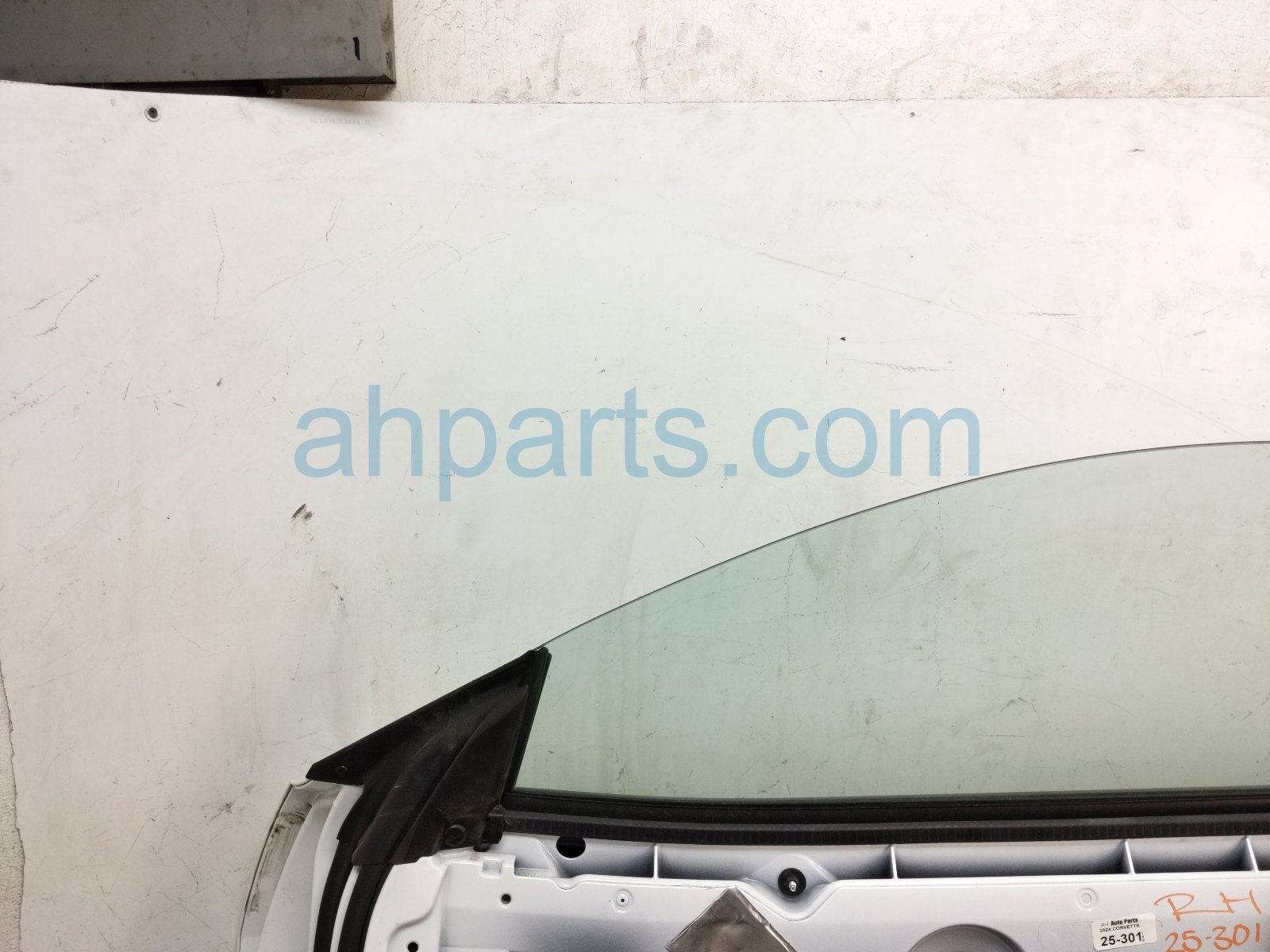 2024 Chevy Corvette Front Passenger Door White No Mirror/trim 85093409 Replacement 2024 Chevy Corvette Front Passenger Door White No Mirror/trim 85093409 Replacement thumbnail