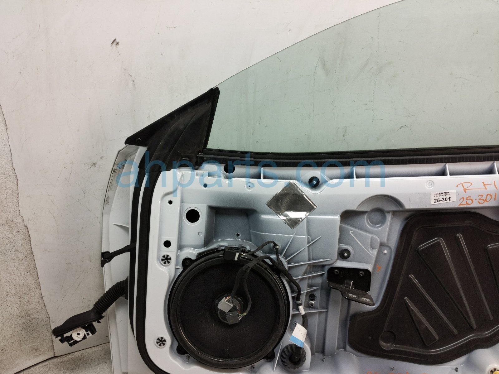 2024 Chevy Corvette Front Passenger Door White No Mirror/trim 85093409 Replacement 2024 Chevy Corvette Front Passenger Door White No Mirror/trim 85093409 Replacement thumbnail