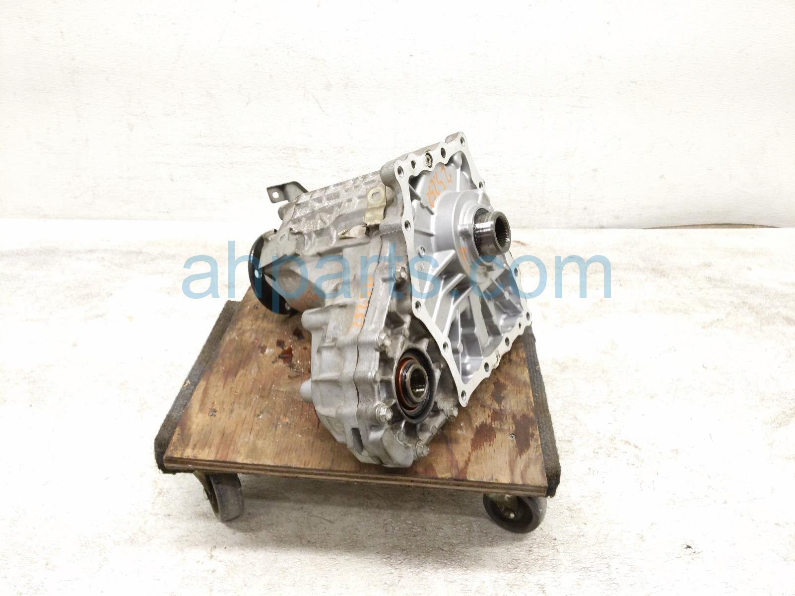 $145 Infiniti REAR TRANSFER CASE ASSY