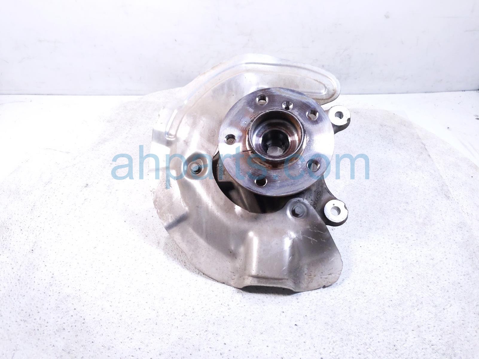 $125 BMW FR/RH SPINDLE KNUCKLE HUB