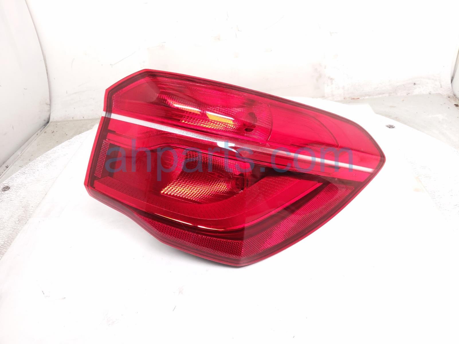 $200 BMW RH TAIL LAMP (ON BODY) ** $200 BMW RH TAIL LAMP (ON BODY) **