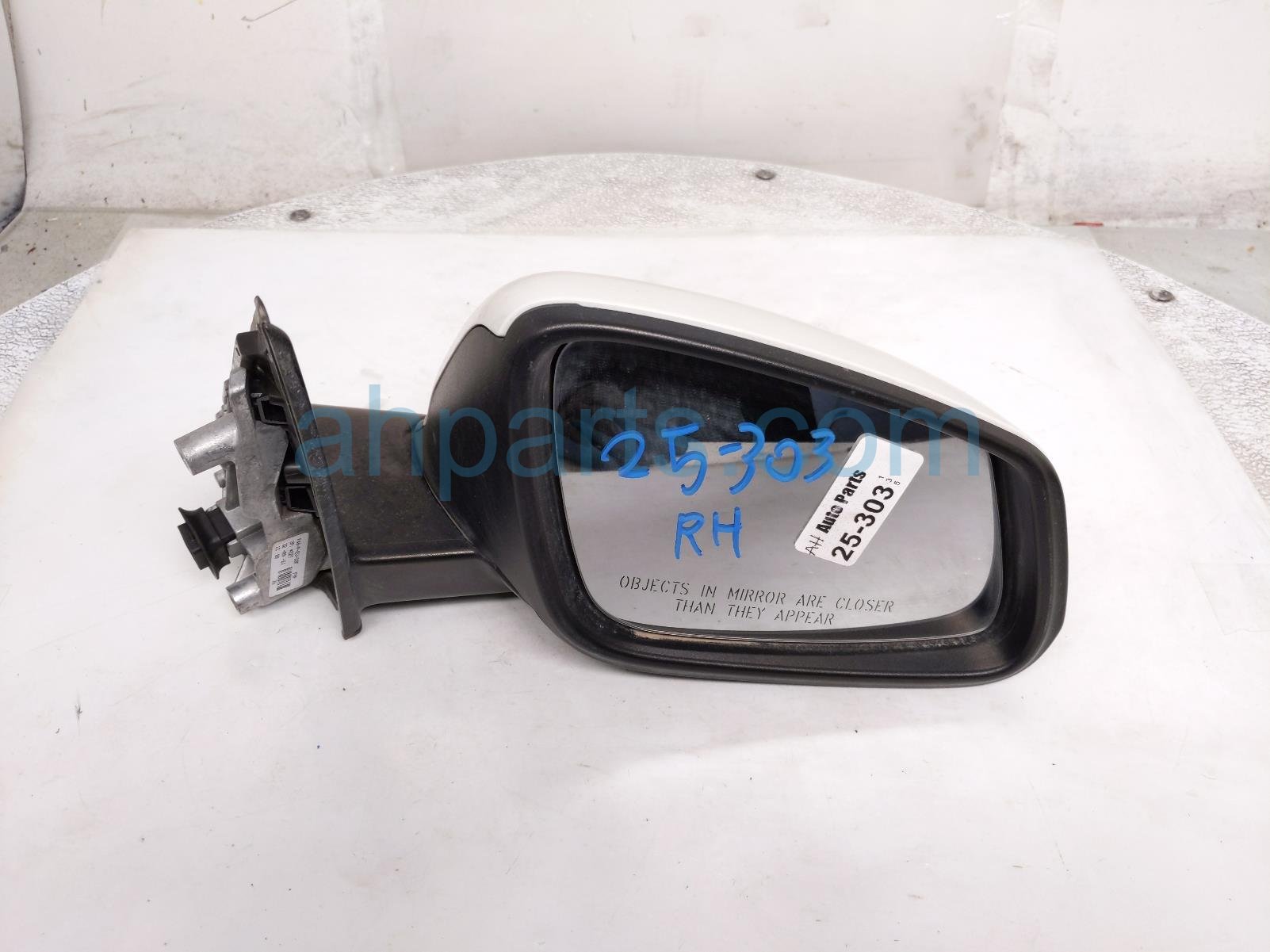 $349 BMW RH SIDE VIEW MIRROR - WHITE