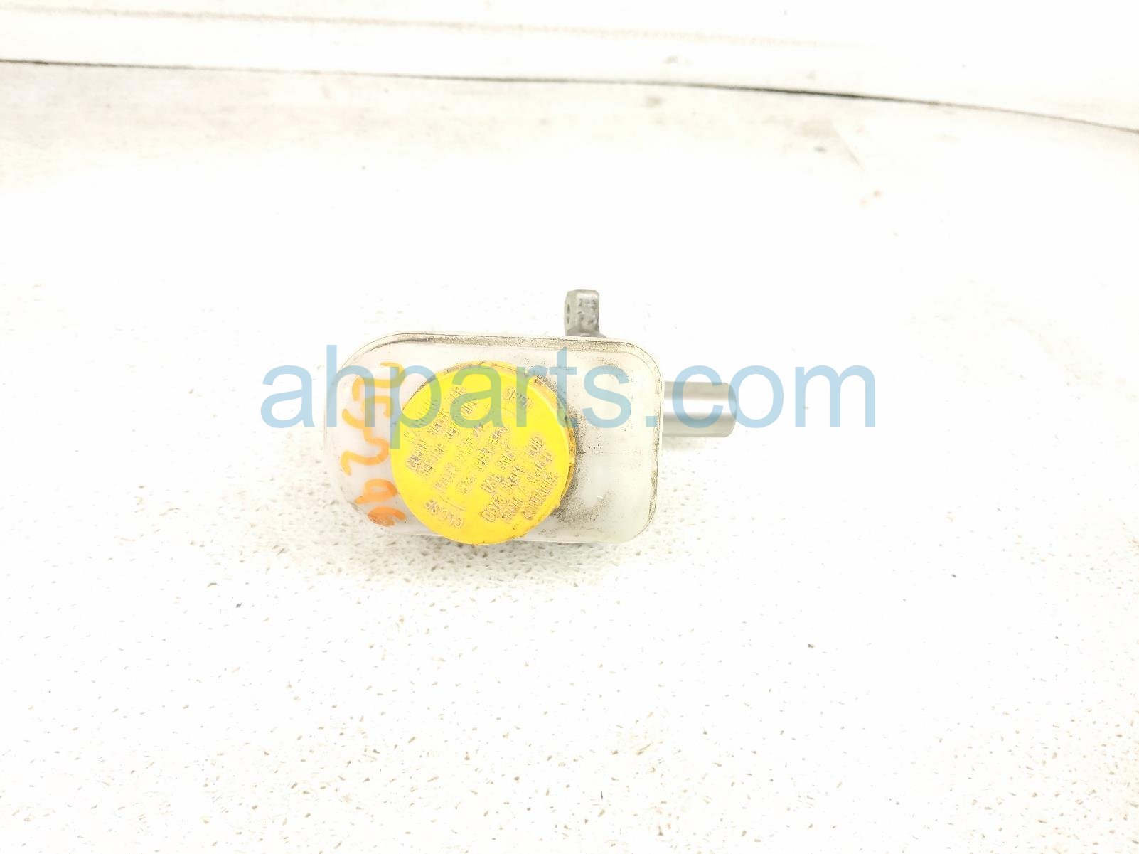 Toyota BRAKE MASTER CYLINDER W/RESERVOIR