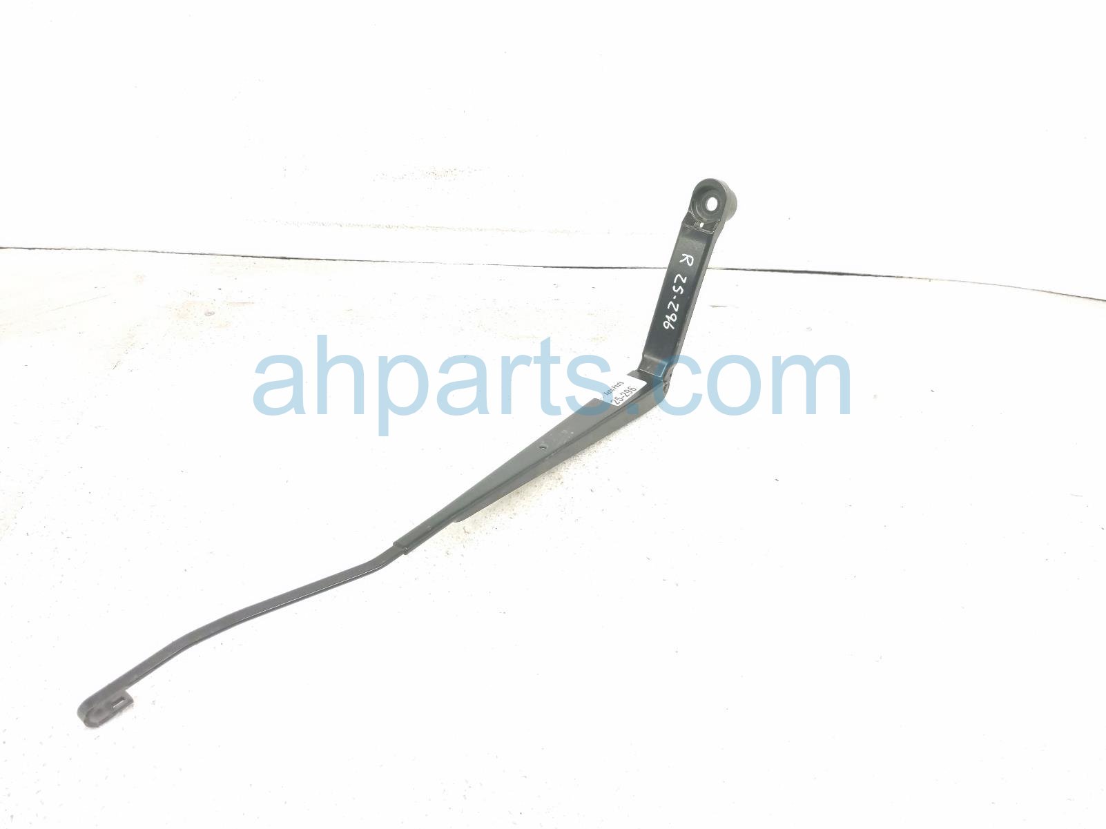 Toyota RH WINDSHIELD WIPER ARM