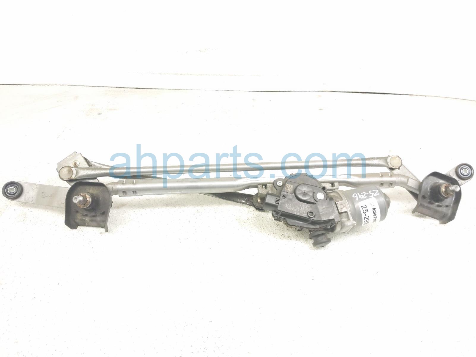 Toyota WINDSHIELD WIPER MOTOR W/ARM ASSY Toyota WINDSHIELD WIPER MOTOR W/ARM ASSY
