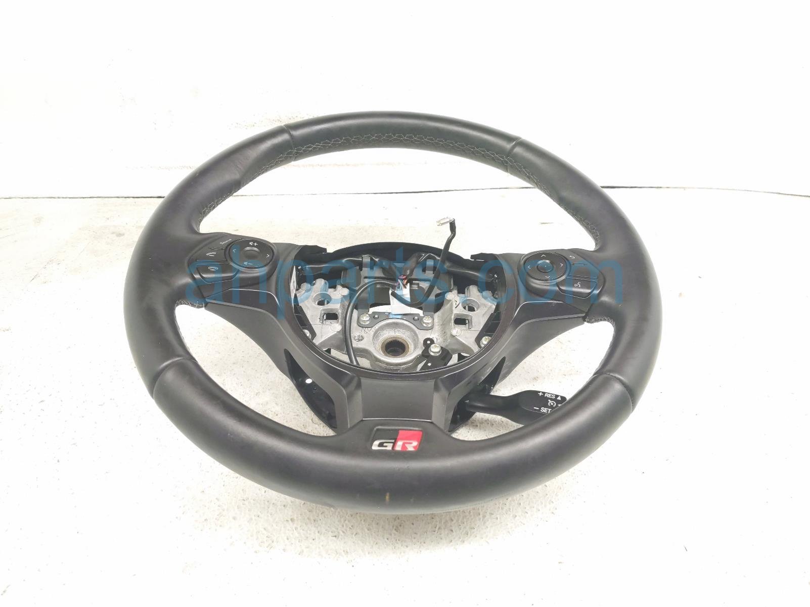 Toyota STEERING WHEEL - BLACK W/CTRLS Toyota STEERING WHEEL - BLACK W/CTRLS