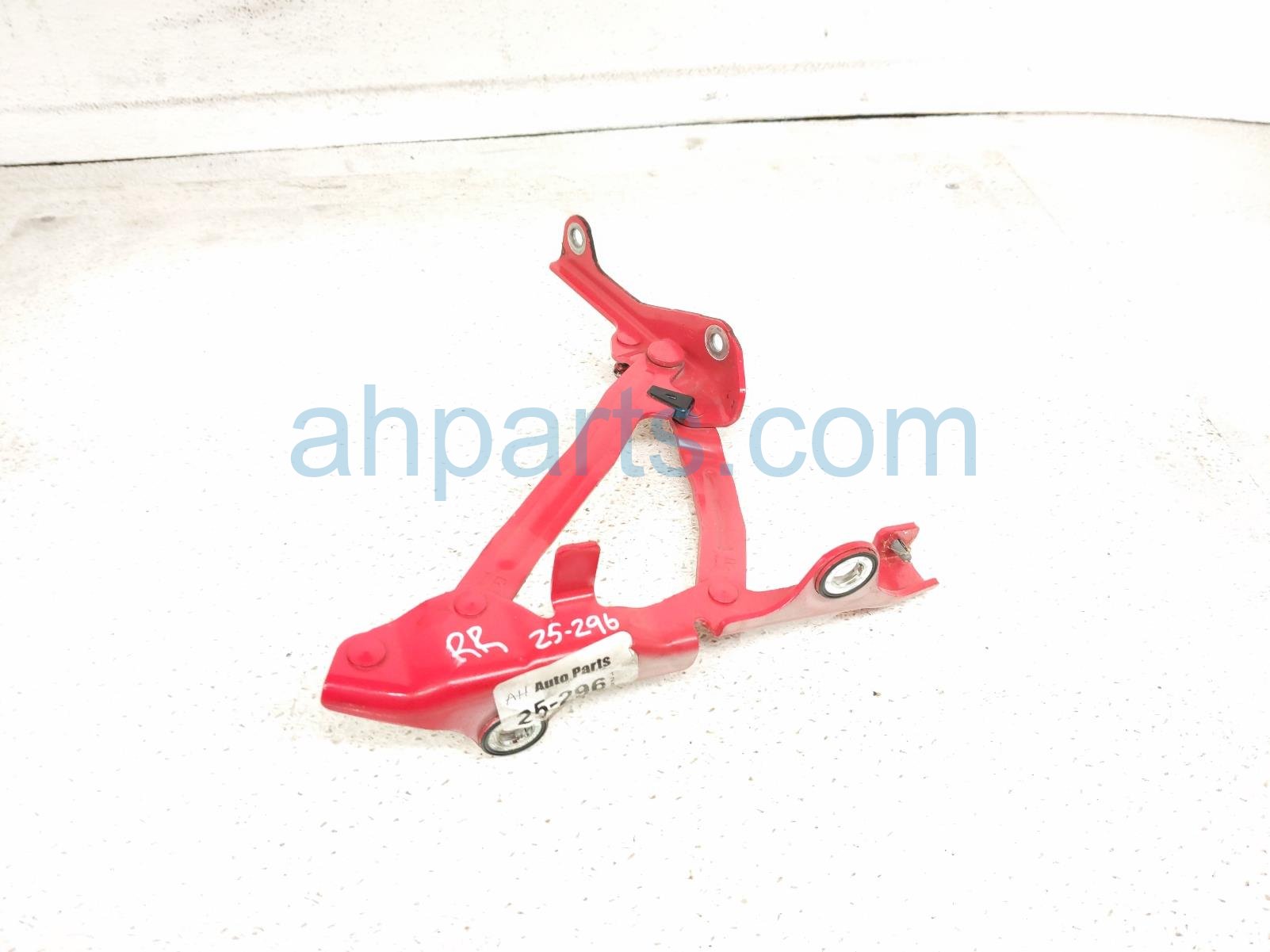 Toyota RH TRUNK HINGE + LIFT CYLINDER - RED Toyota RH TRUNK HINGE + LIFT CYLINDER - RED