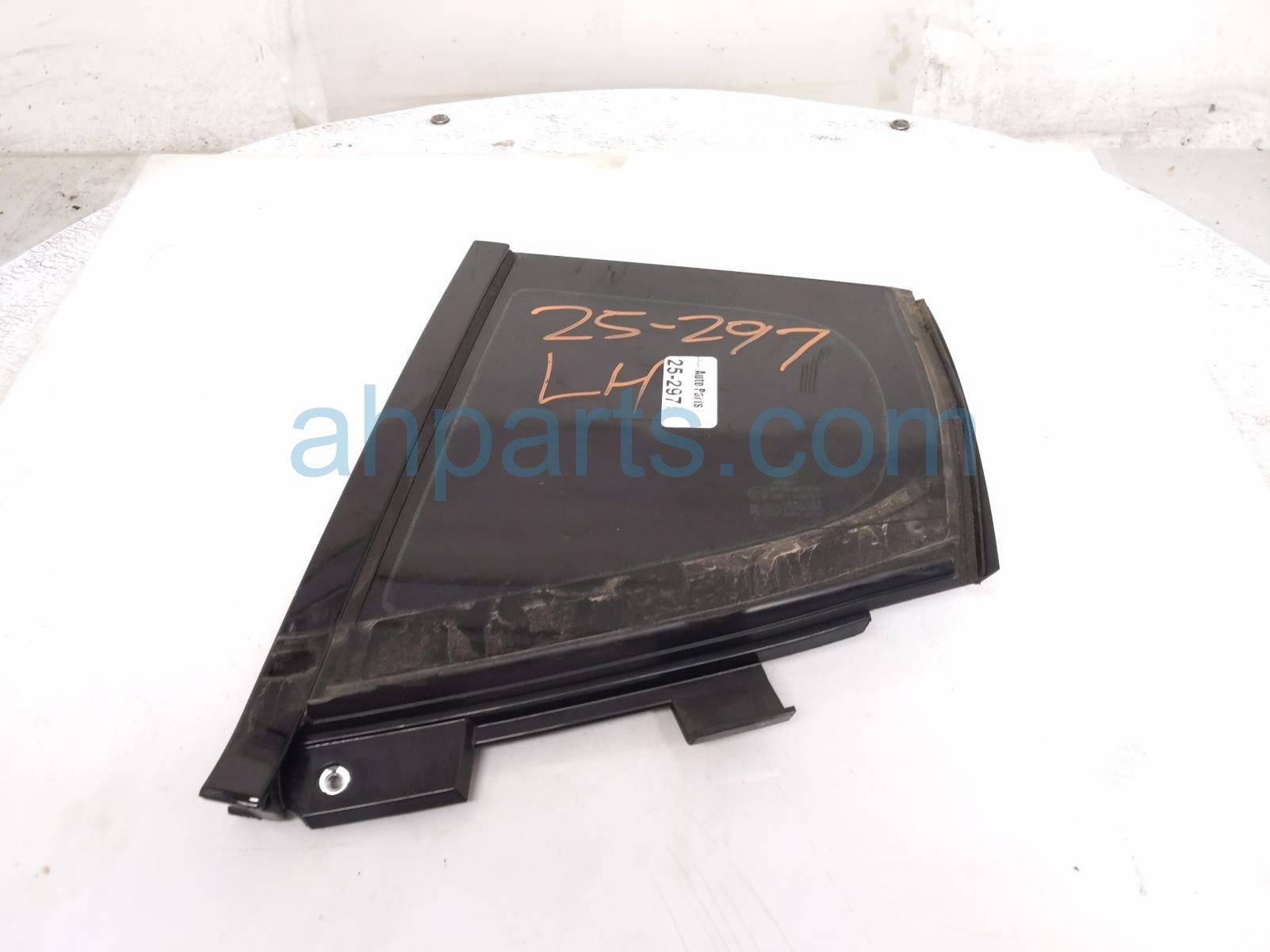 Kia RR/LH DOOR VENT GLASS