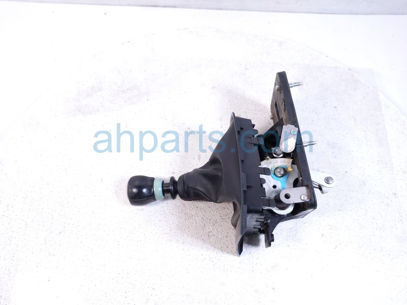 Subaru M.T FLOOR SHIFTER W/KNOB ASSY Subaru M.T FLOOR SHIFTER W/KNOB ASSY