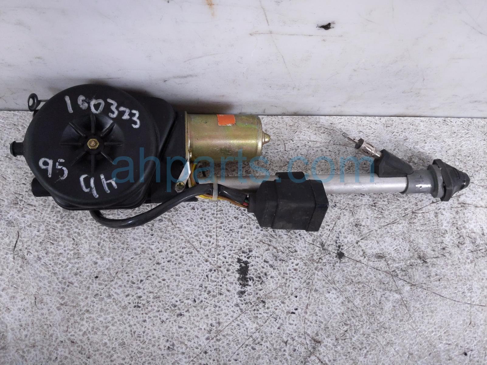 $80 Saab POWER ANTENNA ASSY - SILVER $80 Saab POWER ANTENNA ASSY - SILVER