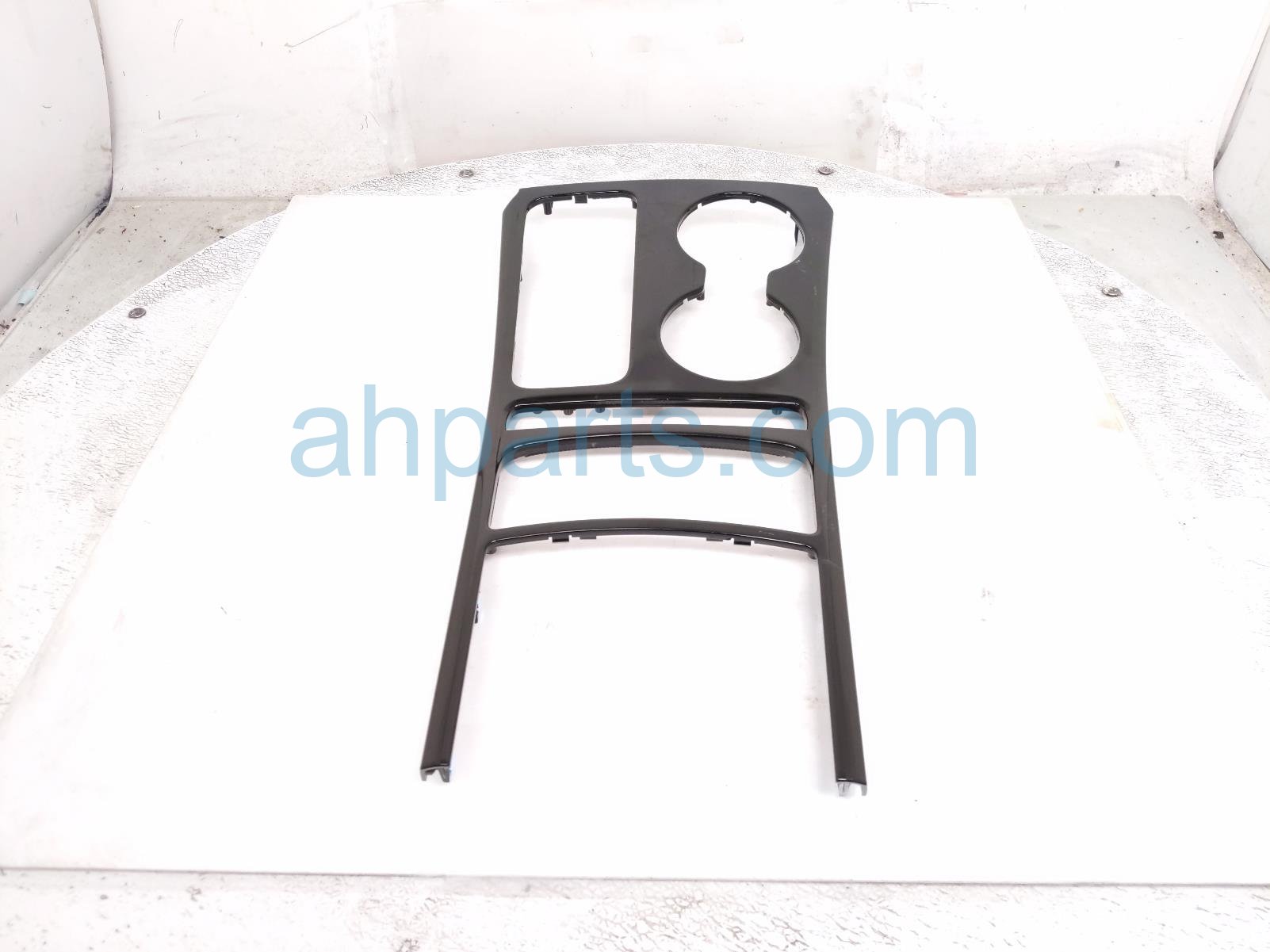 Kia CENTER CONSOLE SHIFTER BEZEL - BLK Kia CENTER CONSOLE SHIFTER BEZEL - BLK