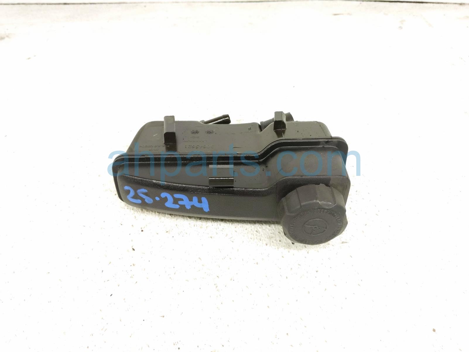 $45 Volvo POWER STEERING RESERVOIR TANK $45 Volvo POWER STEERING RESERVOIR TANK