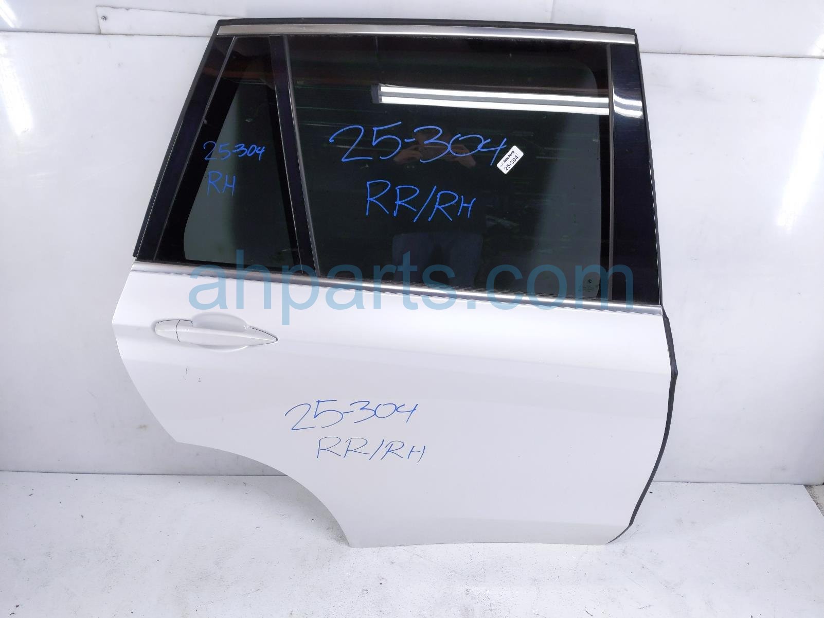 BMW RR/RH DOOR - WHITE - NO INSIDE TRIM