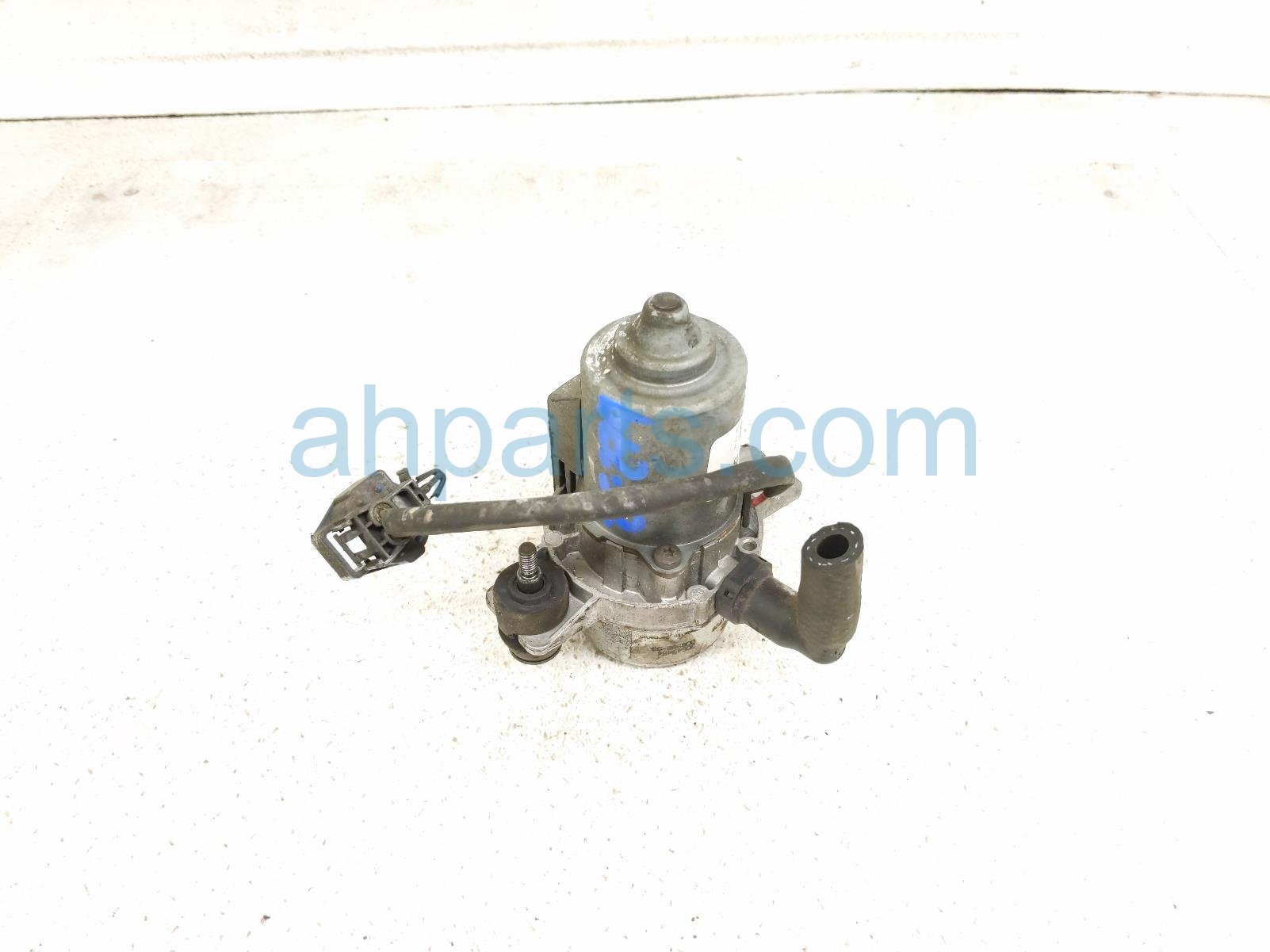 $25 Volvo VACUUM PUMP ASSY - 2.5L $25 Volvo VACUUM PUMP ASSY - 2.5L