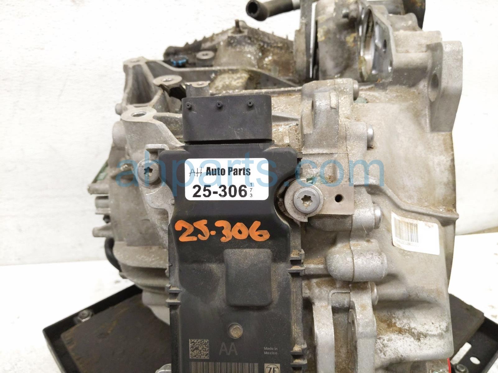 2015 Acura TLX Automatic Transmission = 121k Mi 06200 5J4 A65RM Replacement 2015 Acura TLX Automatic Transmission = 121k Mi 06200 5J4 A65RM Replacement thumbnail