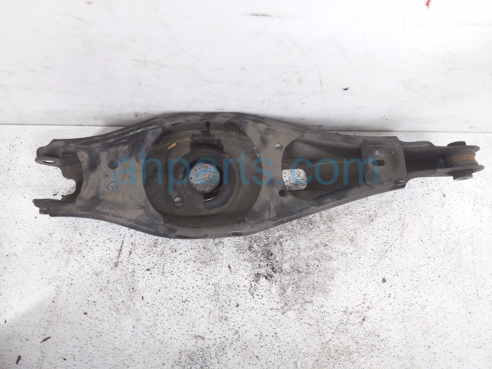 Honda RR/RH STRUT MOUNT LOWER CONTROL ARM Honda RR/RH STRUT MOUNT LOWER CONTROL ARM