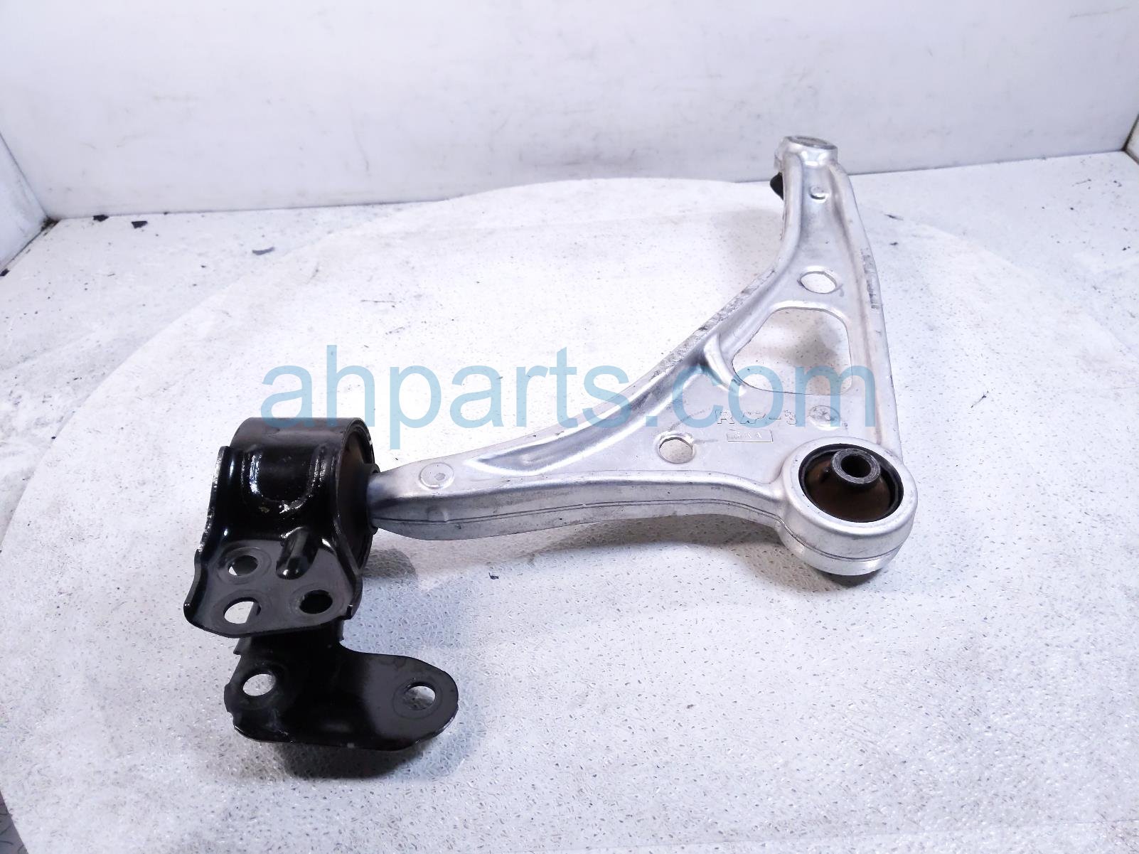 Acura FR/RH LOWER CONTROL ARM Acura FR/RH LOWER CONTROL ARM