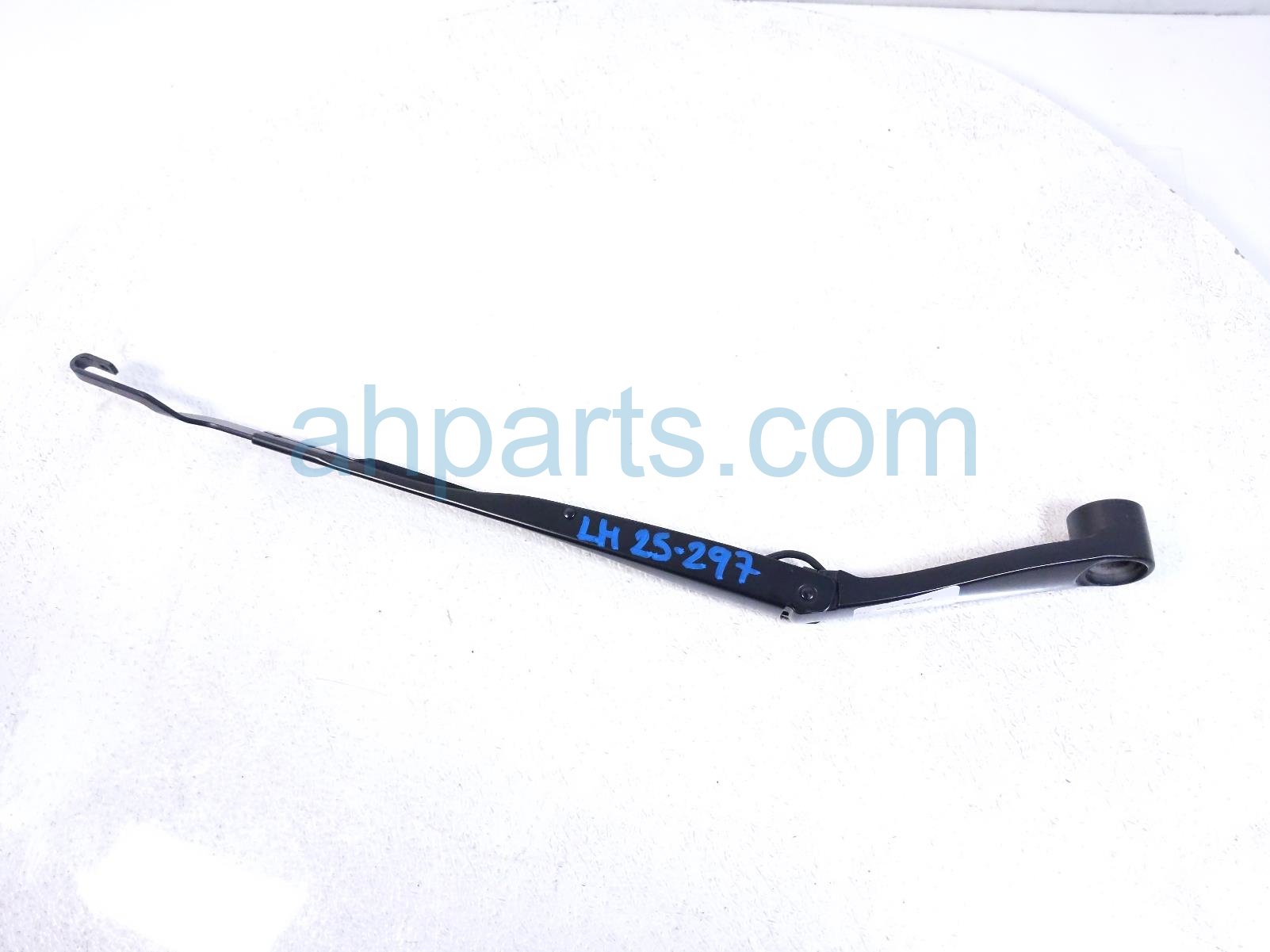 Kia LH WINDSHIELD WIPER ARM Kia LH WINDSHIELD WIPER ARM