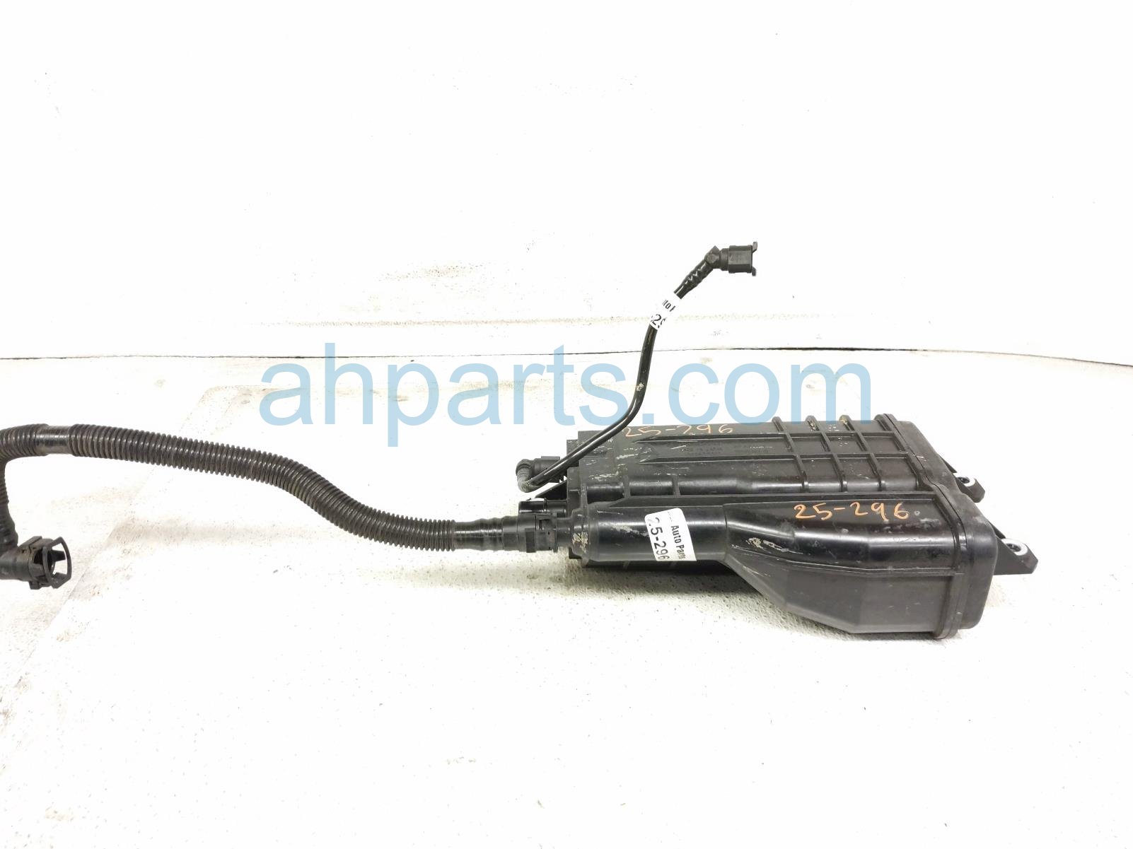 Toyota FUEL VAPOR CHARCOAL CANISTER - 2.4L